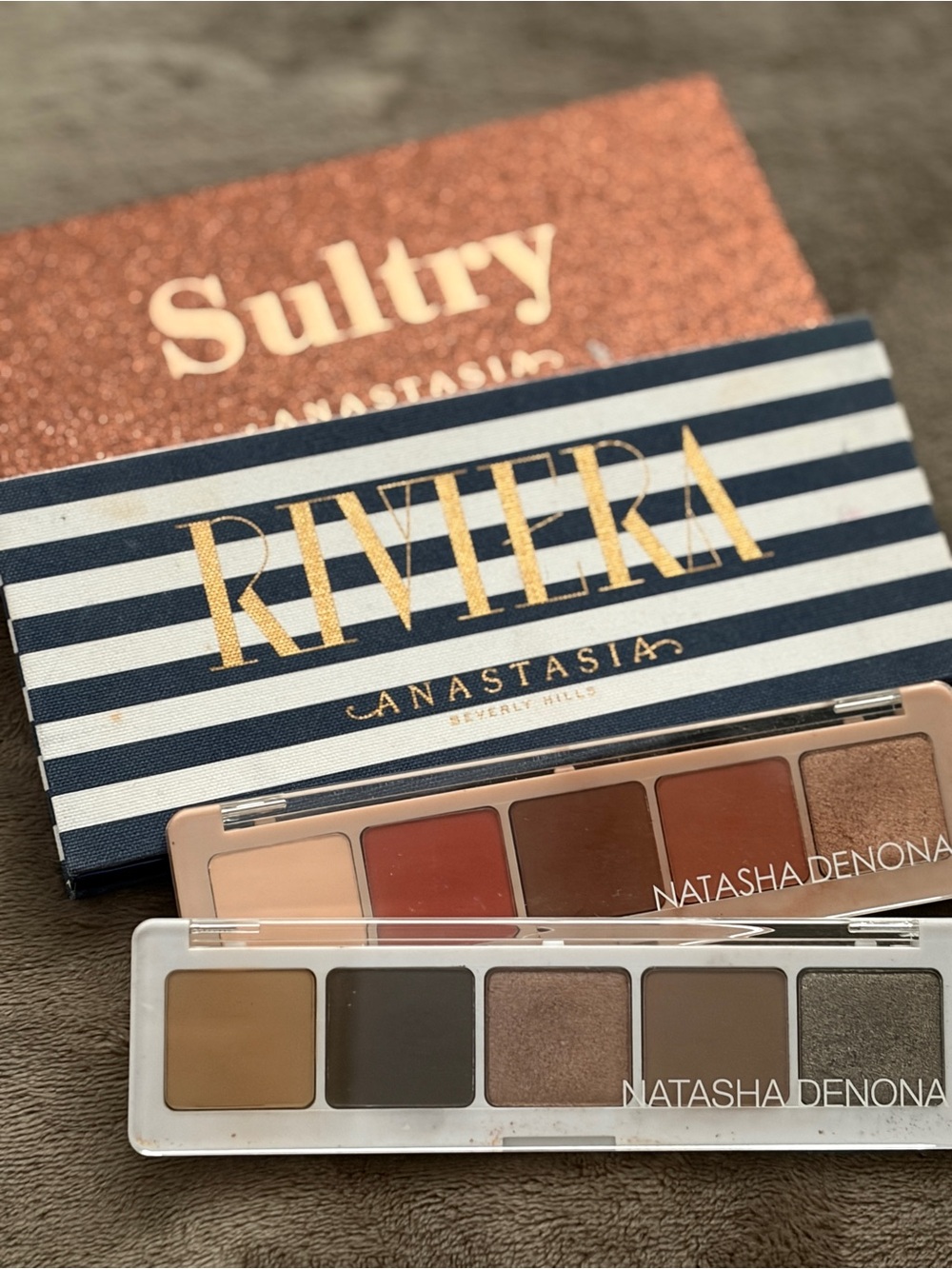 Brand name eyeshadow palette grab bag